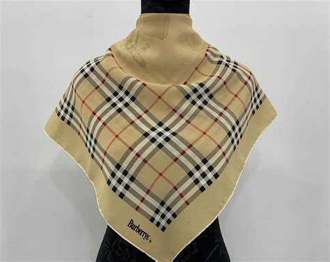 come veste burberry vintage|burberry silk scarf.